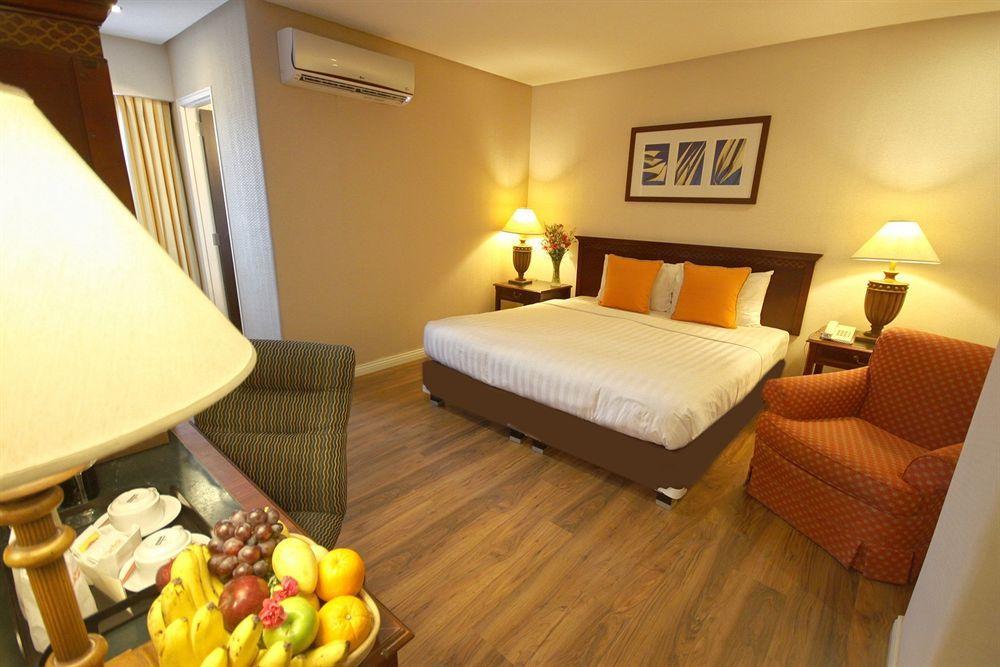 Court Meridian Hotel & Suites Olongapo Exterior photo