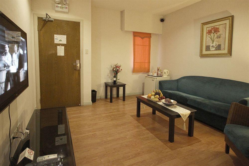 Court Meridian Hotel & Suites Olongapo Exterior photo