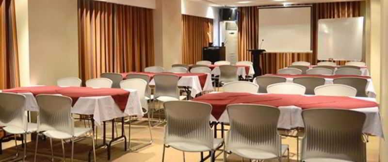 Court Meridian Hotel & Suites Olongapo Exterior photo