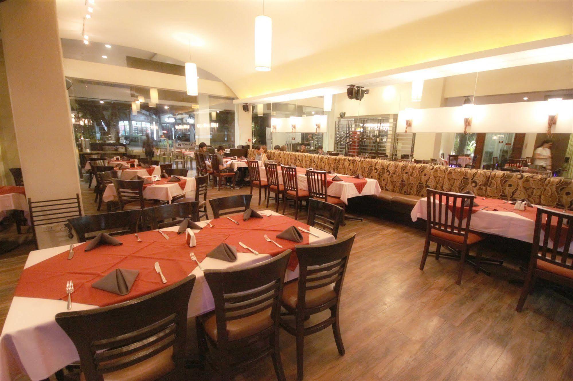 Court Meridian Hotel & Suites Olongapo Exterior photo