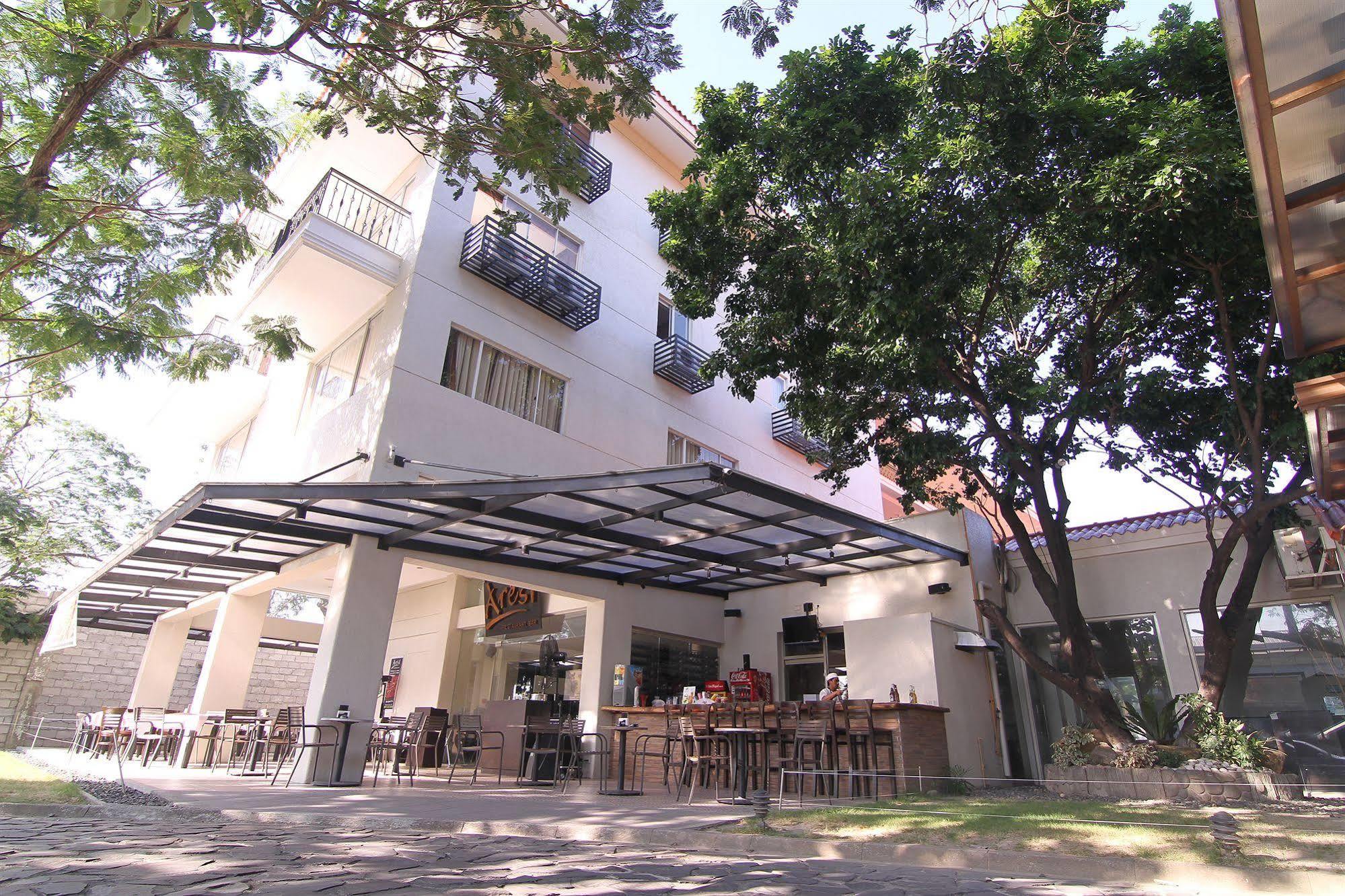 Court Meridian Hotel & Suites Olongapo Exterior photo