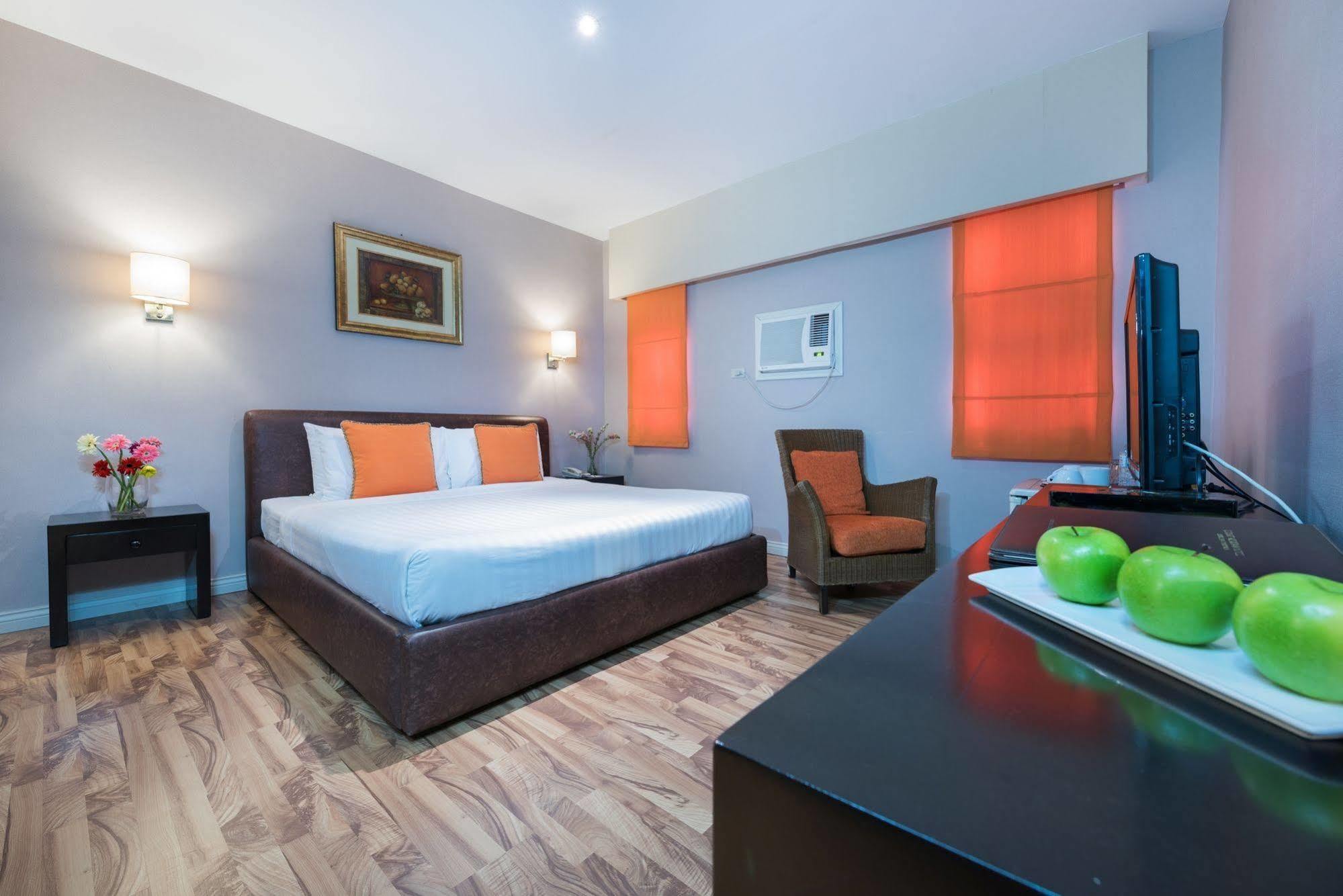 Court Meridian Hotel & Suites Olongapo Exterior photo