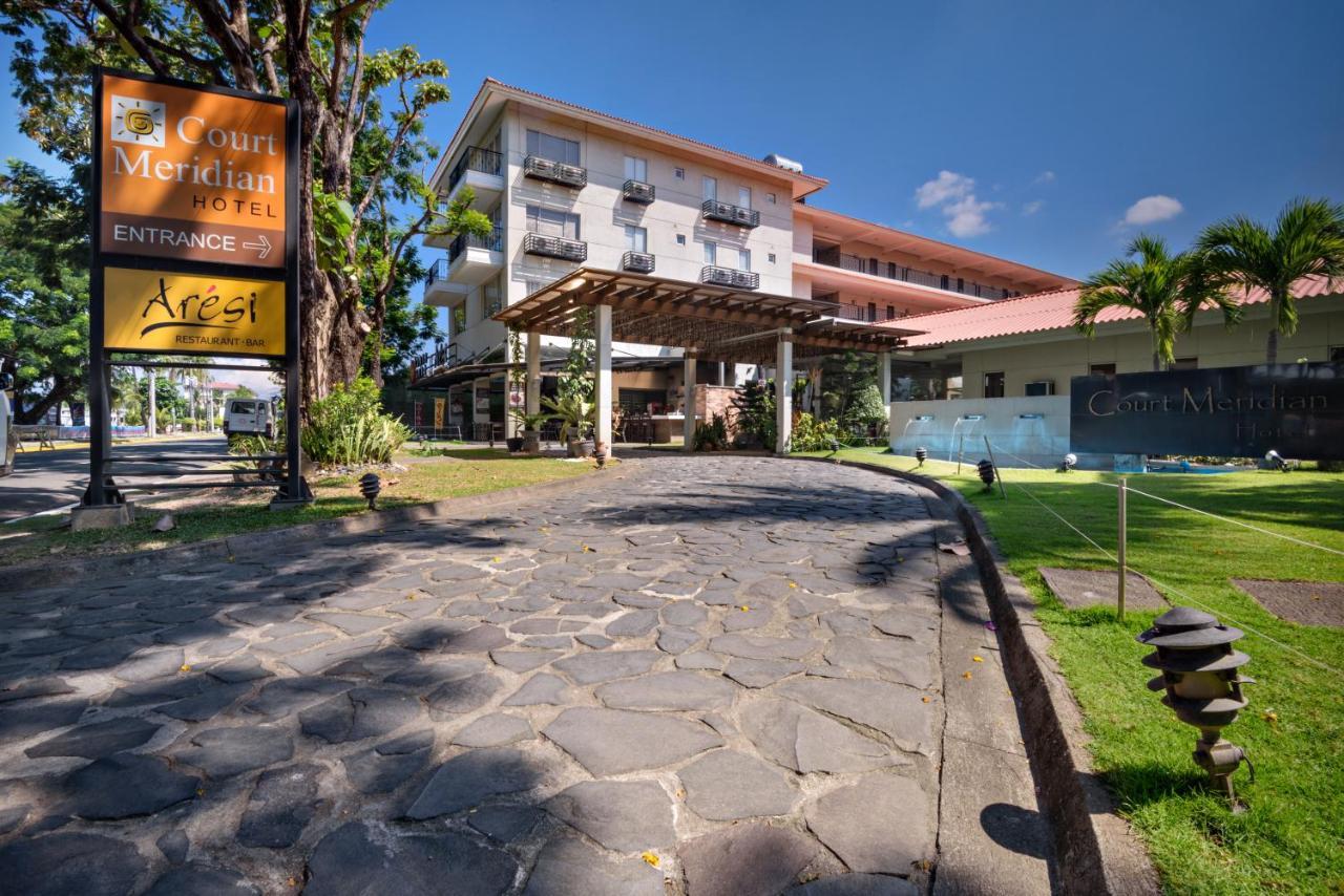 Court Meridian Hotel & Suites Olongapo Exterior photo