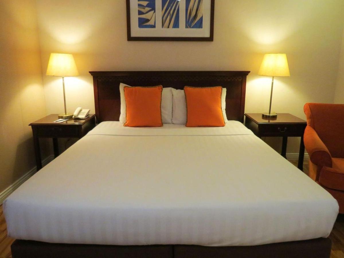 Court Meridian Hotel & Suites Olongapo Exterior photo